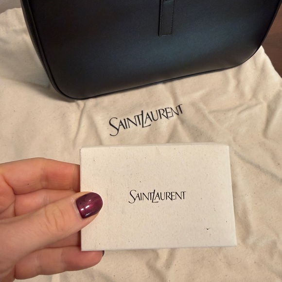 Yves Saint Laurent Le 5 à 7 bag in smooth leather - Picture 12 of 13